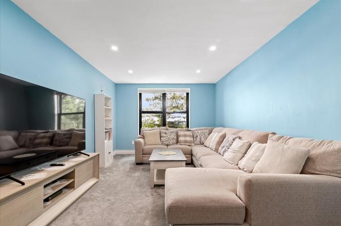 83-30 98th St Woodhaven,NY 11421