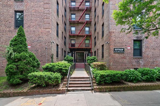 83-30 98th St Woodhaven,NY 11421