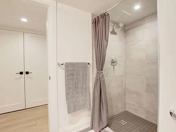 2230 E Ocean Blvd Long Beach, CA 90803