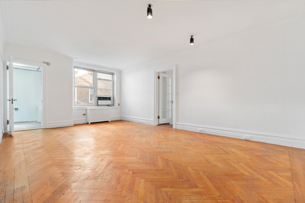 390 Riverside Dr Unit 5G, New York City, NY 10025