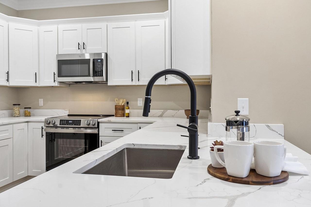 1801 Katella #202, Anaheim CA 92805